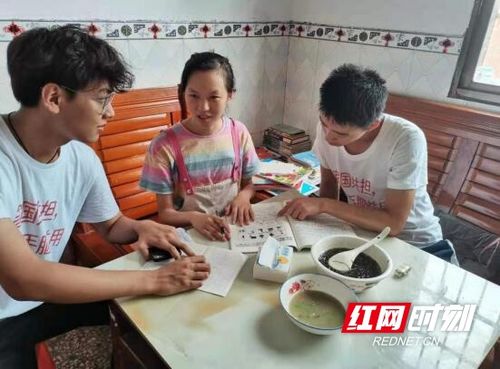 愛心學子伴鄉行 以愛之名傳遞溫暖的美術輔導服務