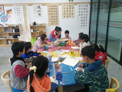 鹽都區(qū)潘黃街道旭日社區(qū)“復興少年宮” 以美術輔導服務點亮兒童多彩夢想